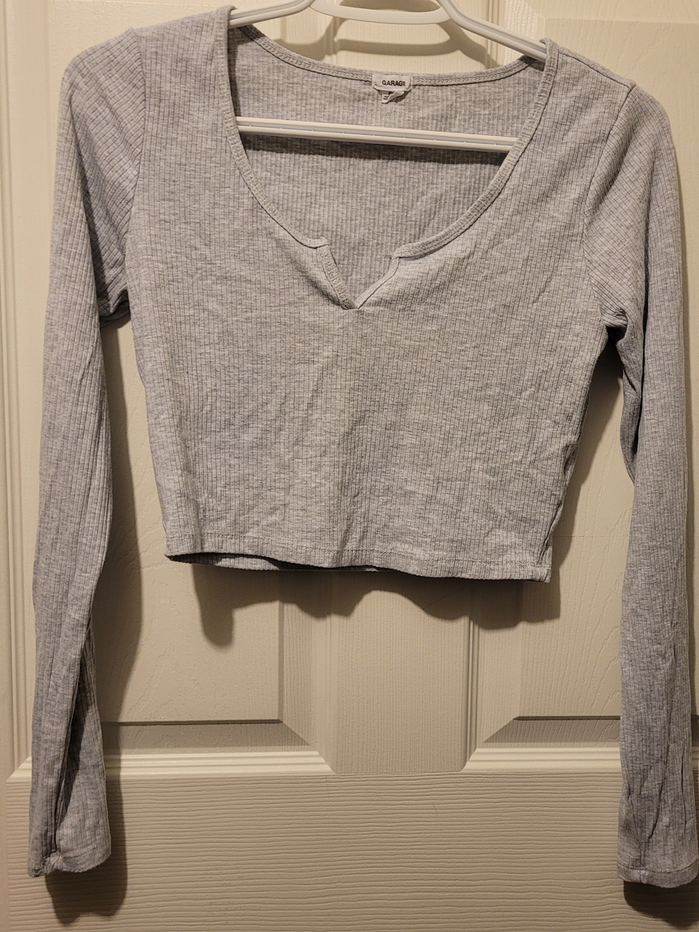 Garage Light Gray Ribbed V-Notch Long Sleeve Crop Top